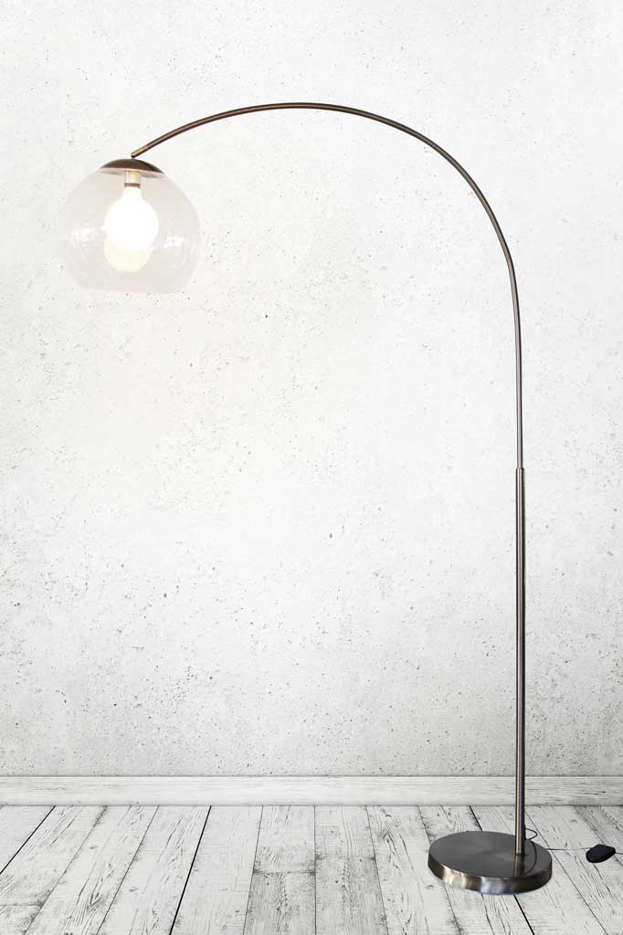 Arc floor lamp in brass finish