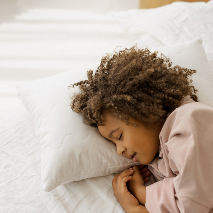 Natural kapok and latex sleeping bed pillow with 100% organic cotton cover by MINICAMP – vegan-friendly, hypoallergenic filling with adjustable firmness.